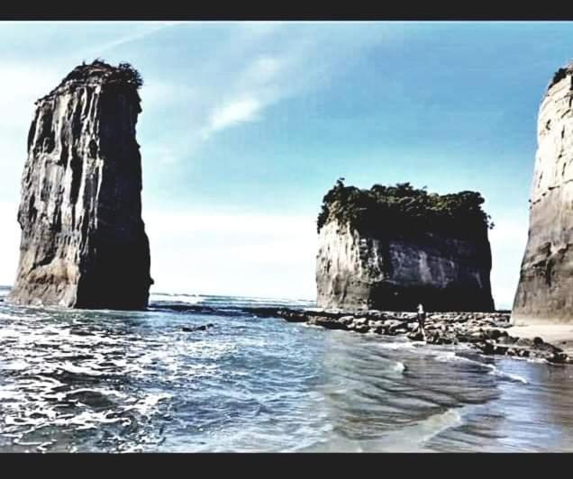 The Hole In The Rock Yurt Hotel Cape Foulwind Bagian luar foto