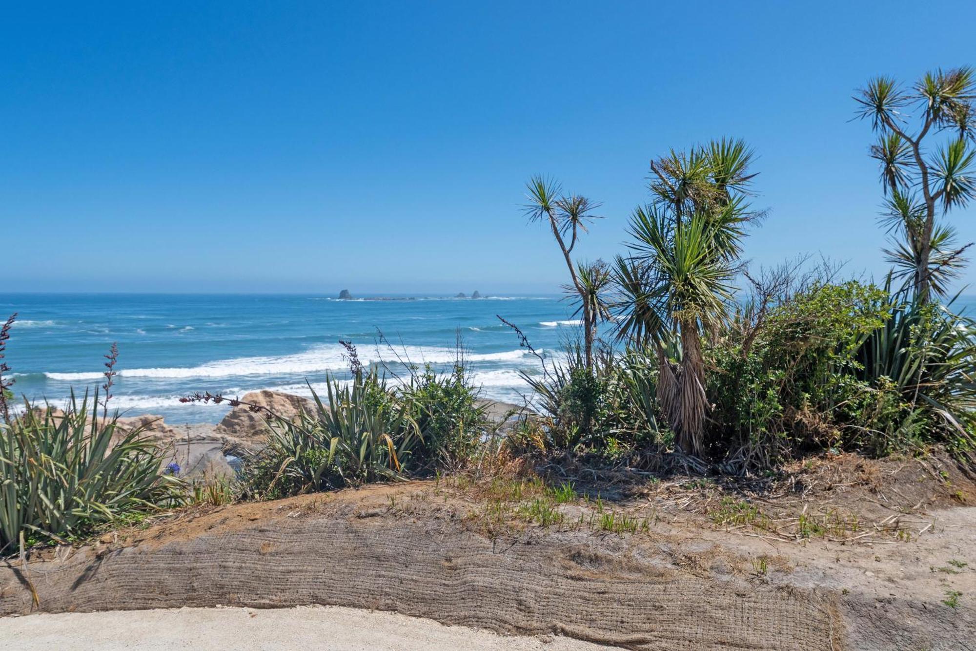 The Hole In The Rock Yurt Hotel Cape Foulwind Bagian luar foto
